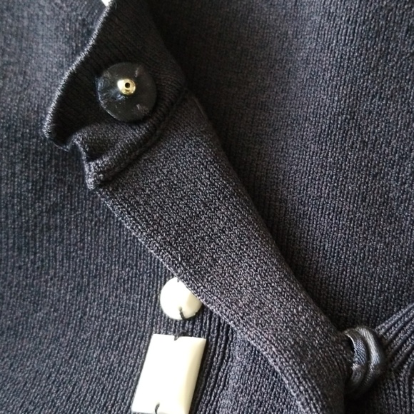 Top - Picture 4 of 4